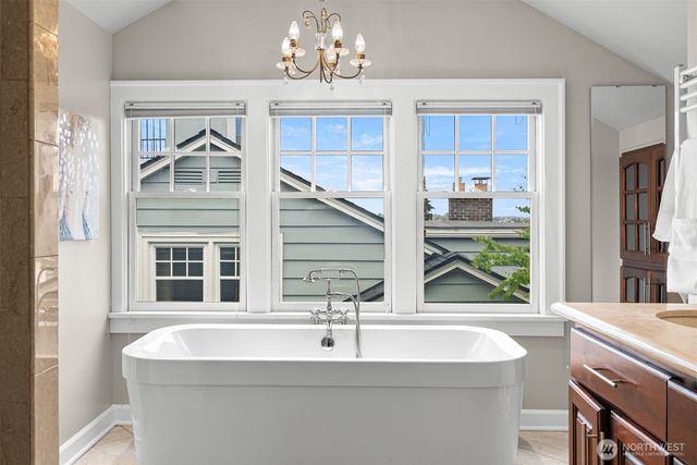 114 Queen Anne Drive, Seattle, WA 98109