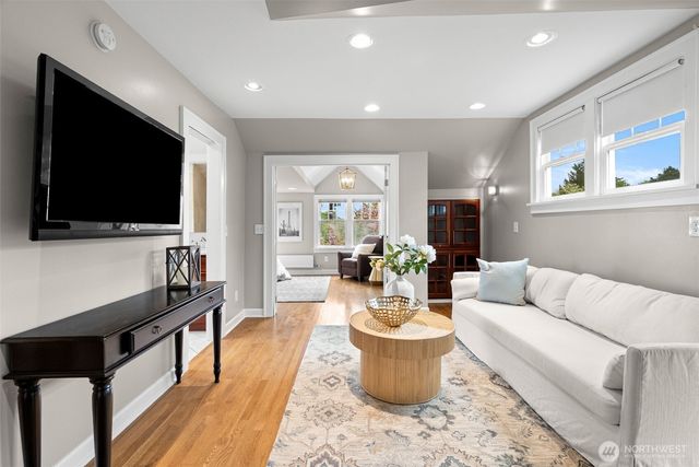 114 Queen Anne Drive, Seattle, WA 98109