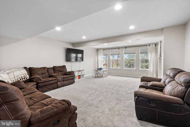 256 S SAVANNA DR, Pottstown, PA 19465