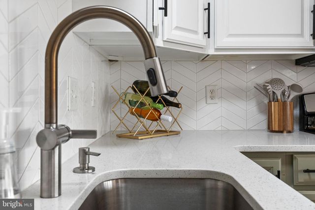 256 S SAVANNA DR, Pottstown, PA 19465