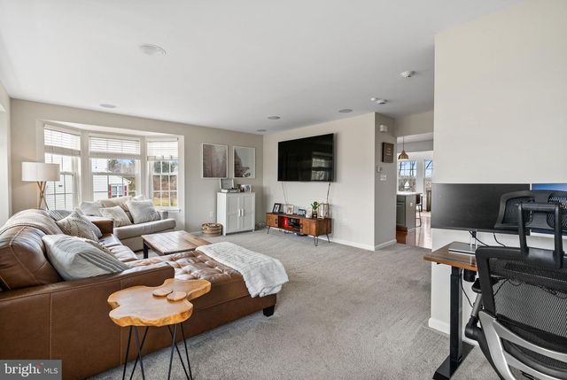 256 S SAVANNA DR, Pottstown, PA 19465