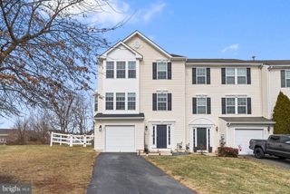 256 S SAVANNA DR, Pottstown, PA 19465