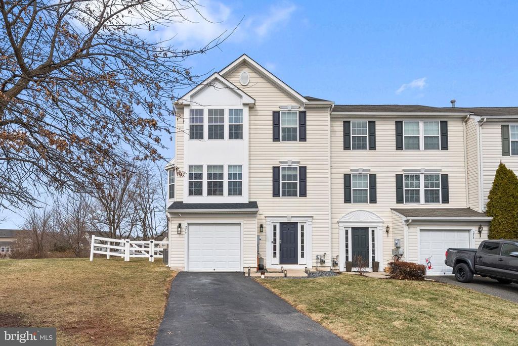 256 S SAVANNA DR, Pottstown, PA 19465