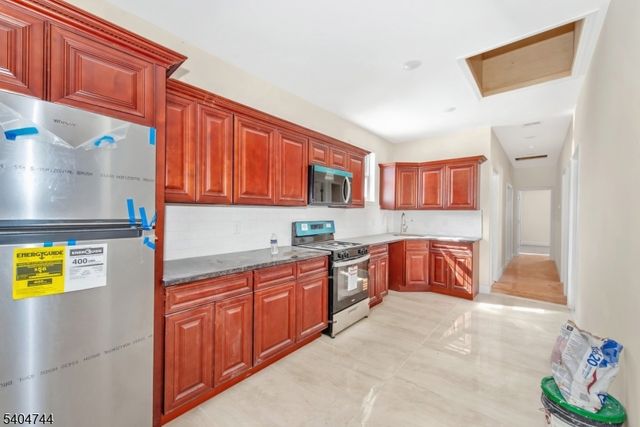 39 Ellis Ave, Irvington Twp., NJ 07111