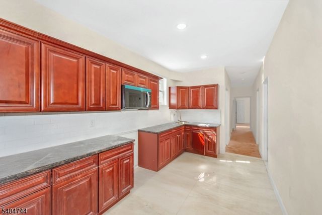 39 Ellis Ave, Irvington Twp., NJ 07111