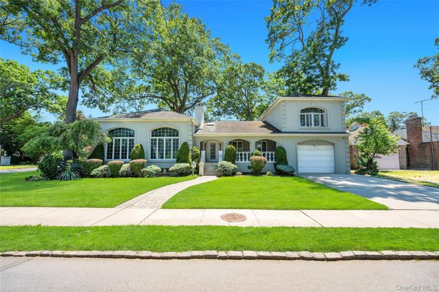 252 Cornwell Avenue, Malverne, NY 11565