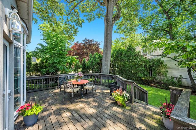 252 Cornwell Avenue, Malverne, NY 11565