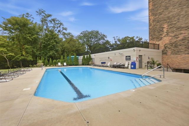 1000 Urlin Avenue, 12, Grandview Heights, OH 43212