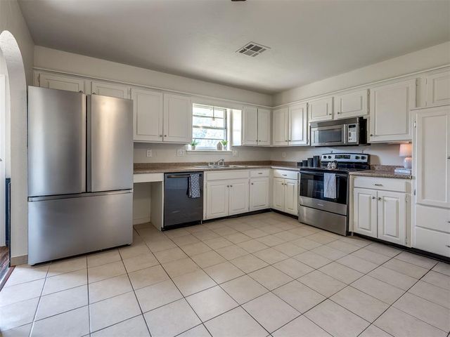 222 Shadybrook Place, Midwest City, OK 73110