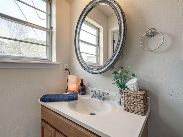 222 Shadybrook Place, Midwest City, OK 73110