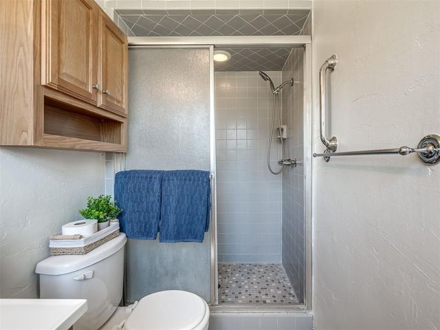 222 Shadybrook Place, Midwest City, OK 73110