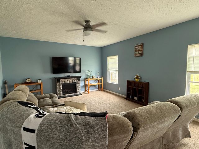 5218 Linton Street, Ashville, OH 43103