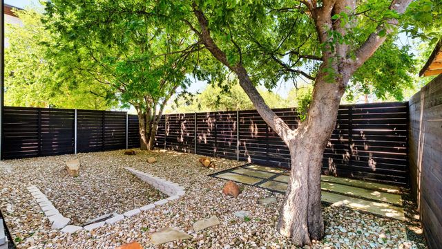 5605 Sunshine DR 11, Austin, TX 78756