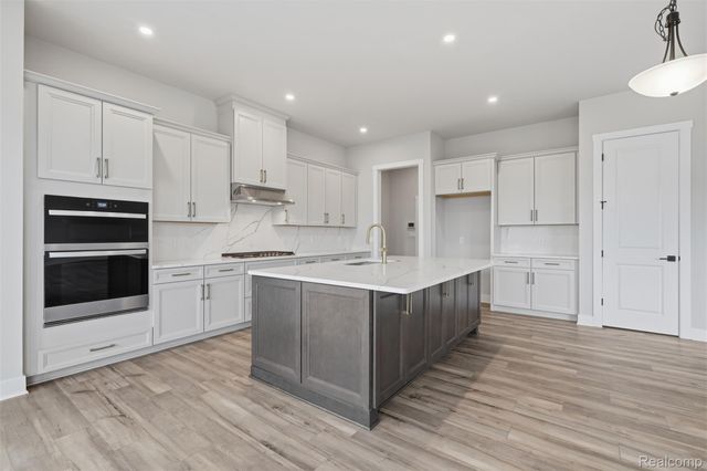 2417 Provencal Drive, Commerce Charter Township, MI 48382