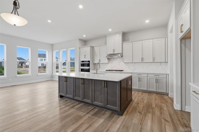 2417 Provencal Drive, Commerce Charter Township, MI 48382