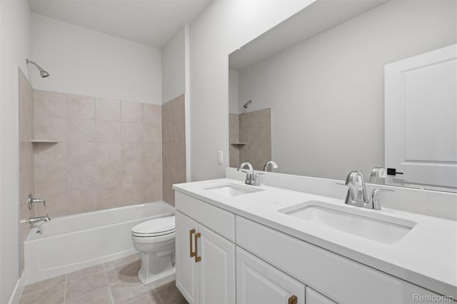 2417 Provencal Drive, Commerce Charter Township, MI 48382