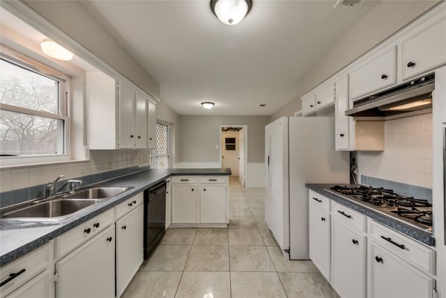 926 Hampshire Street, Grand Prairie, TX 75050