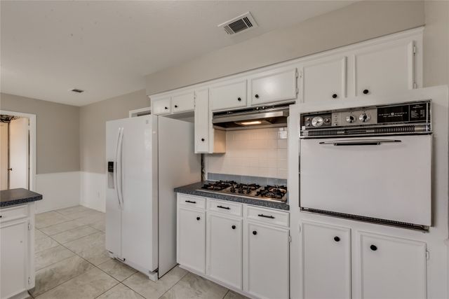 926 Hampshire Street, Grand Prairie, TX 75050