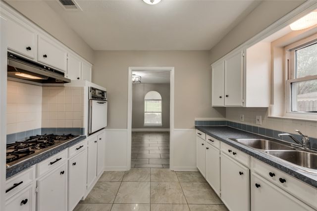 926 Hampshire Street, Grand Prairie, TX 75050