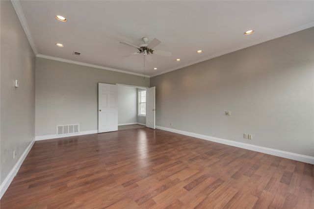 926 Hampshire Street, Grand Prairie, TX 75050