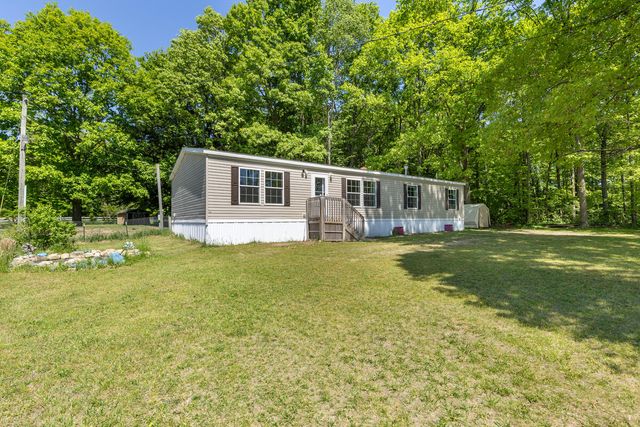 2757 127th Avenue, Morley, MI 49336