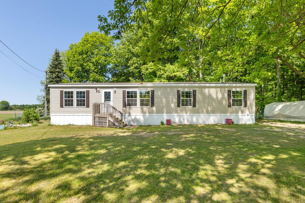 2757 127th Avenue, Morley, MI 49336