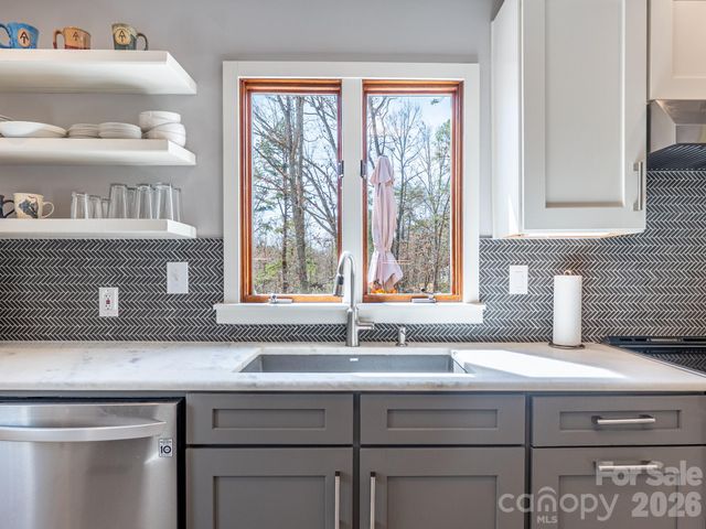 39 Red Oak Lane, Alexander, NC 28701