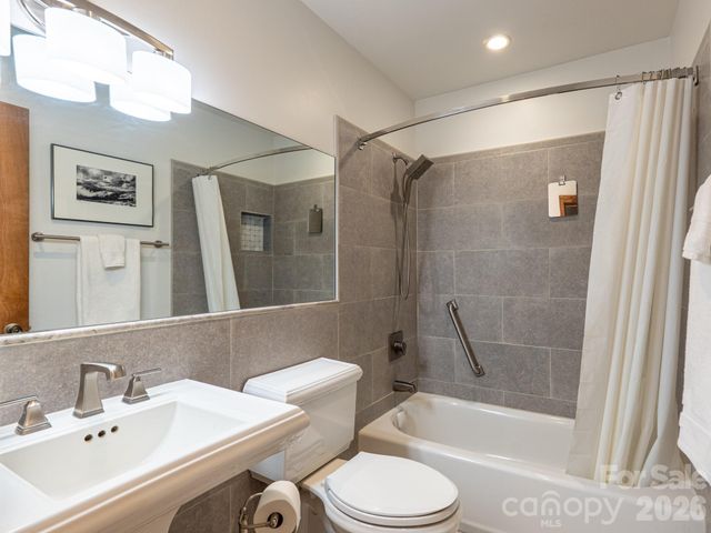 39 Red Oak Lane, Alexander, NC 28701