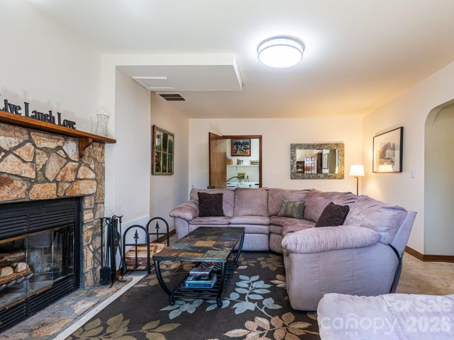 39 Red Oak Lane, Alexander, NC 28701