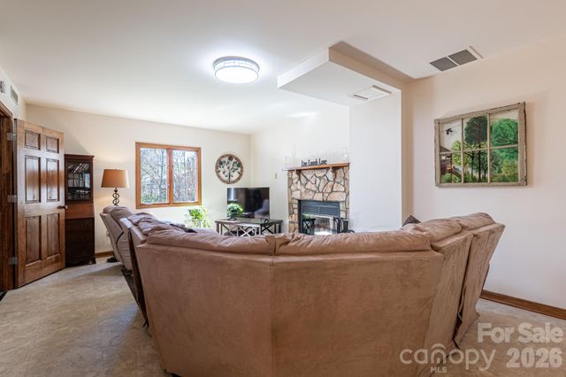 39 Red Oak Lane, Alexander, NC 28701