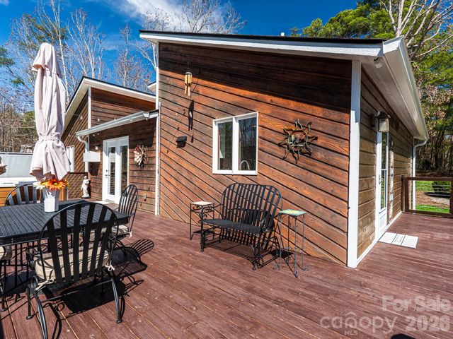 39 Red Oak Lane, Alexander, NC 28701