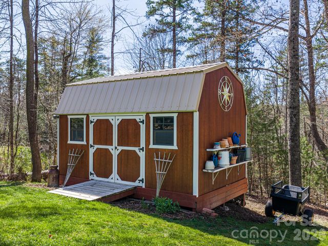 39 Red Oak Lane, Alexander, NC 28701