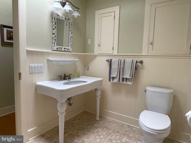 821 LONG MOUNTAIN RD, Washington, VA 22747