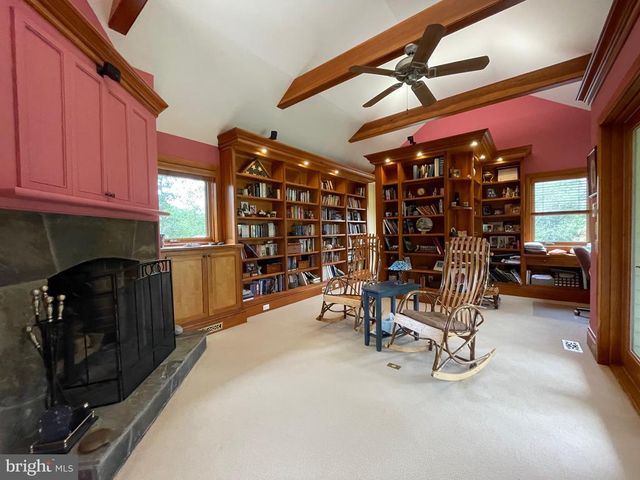 821 LONG MOUNTAIN RD, Washington, VA 22747