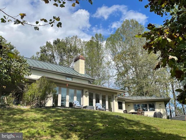 821 LONG MOUNTAIN RD, Washington, VA 22747