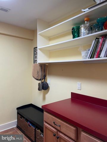 821 LONG MOUNTAIN RD, Washington, VA 22747