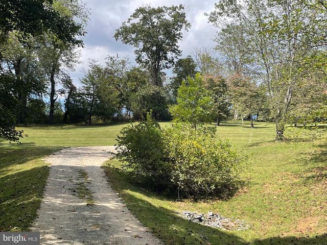 821 LONG MOUNTAIN RD, Washington, VA 22747