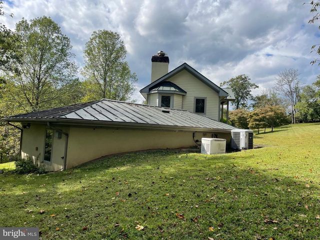 821 LONG MOUNTAIN RD, Washington, VA 22747