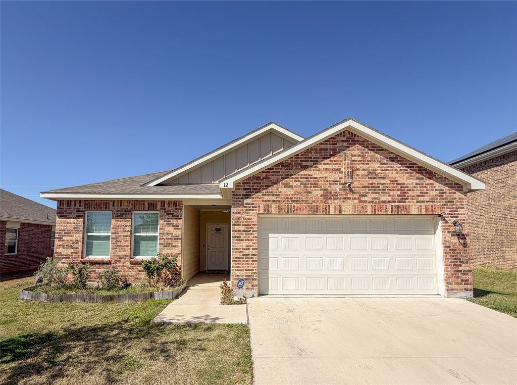 12 Elderbrook Lane, Edgecliff Village, TX 76134