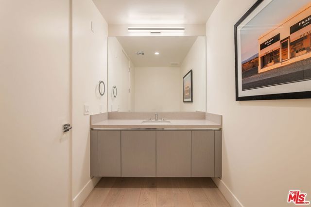 425 N Palm Drive 202, Beverly Hills, CA 90210