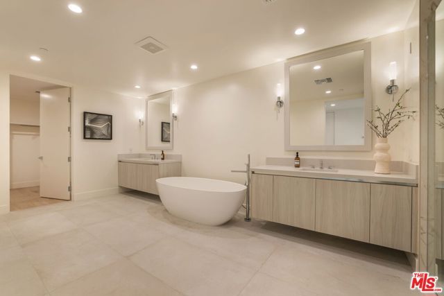 425 N Palm Drive 202, Beverly Hills, CA 90210