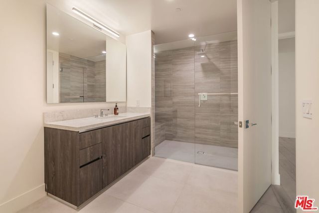 425 N Palm Drive 202, Beverly Hills, CA 90210