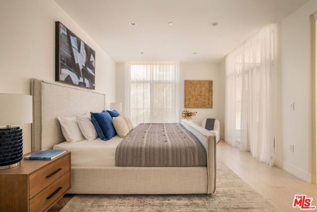 425 N Palm Drive 202, Beverly Hills, CA 90210