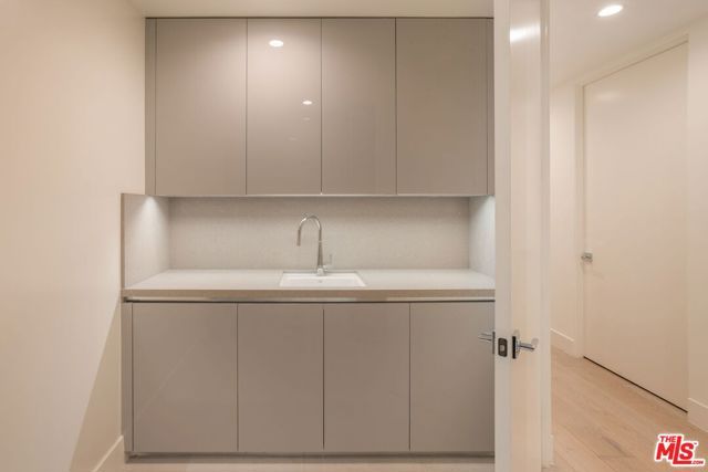 425 N Palm Drive 202, Beverly Hills, CA 90210