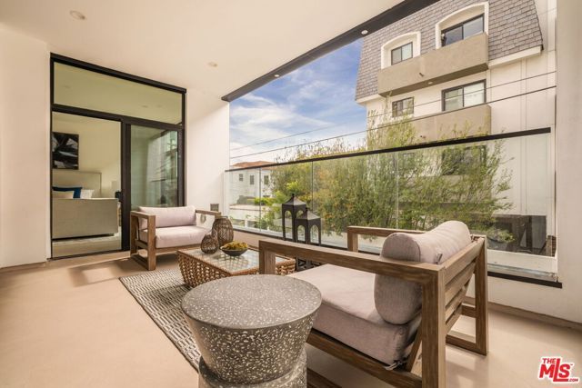 425 N Palm Drive 202, Beverly Hills, CA 90210