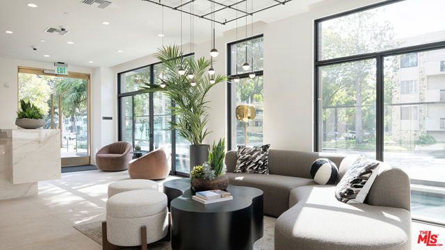 425 N Palm Drive 202, Beverly Hills, CA 90210