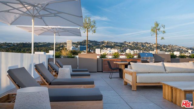 425 N Palm Drive 202, Beverly Hills, CA 90210
