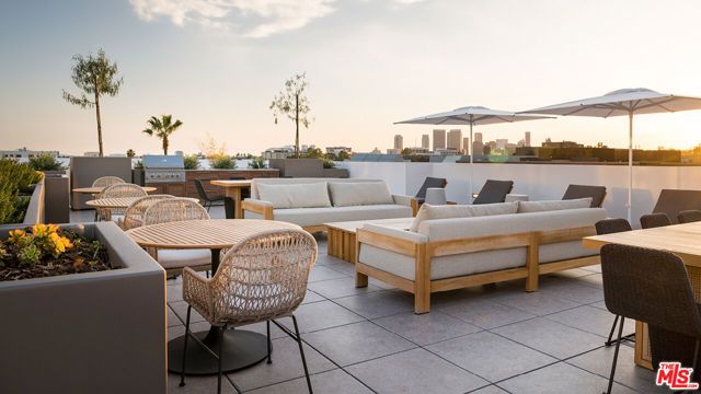 425 N Palm Drive 202, Beverly Hills, CA 90210