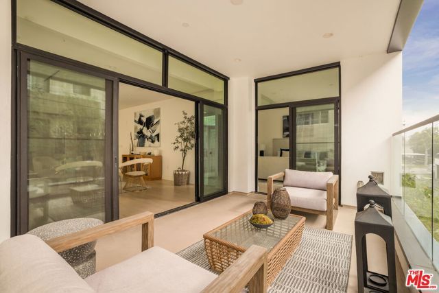 425 N Palm Drive 202, Beverly Hills, CA 90210