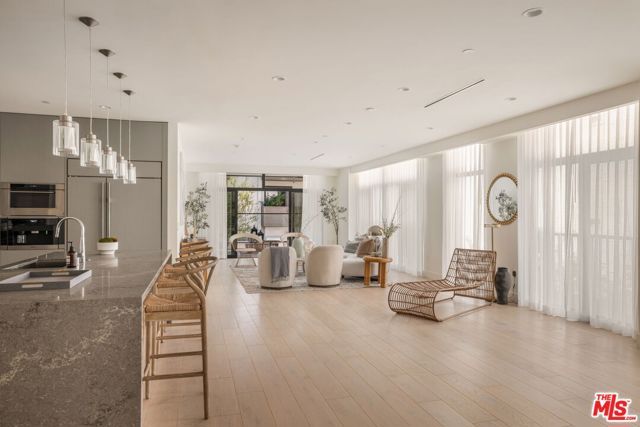 425 N Palm Drive 202, Beverly Hills, CA 90210